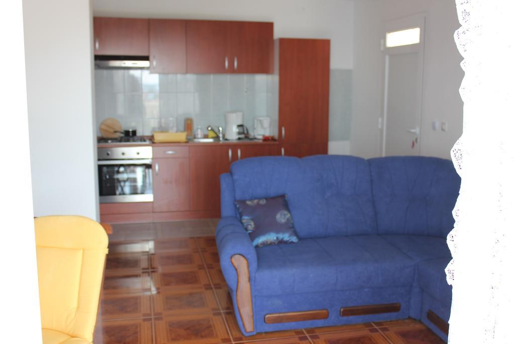 Apartments Toni Na Moru Drage Room photo